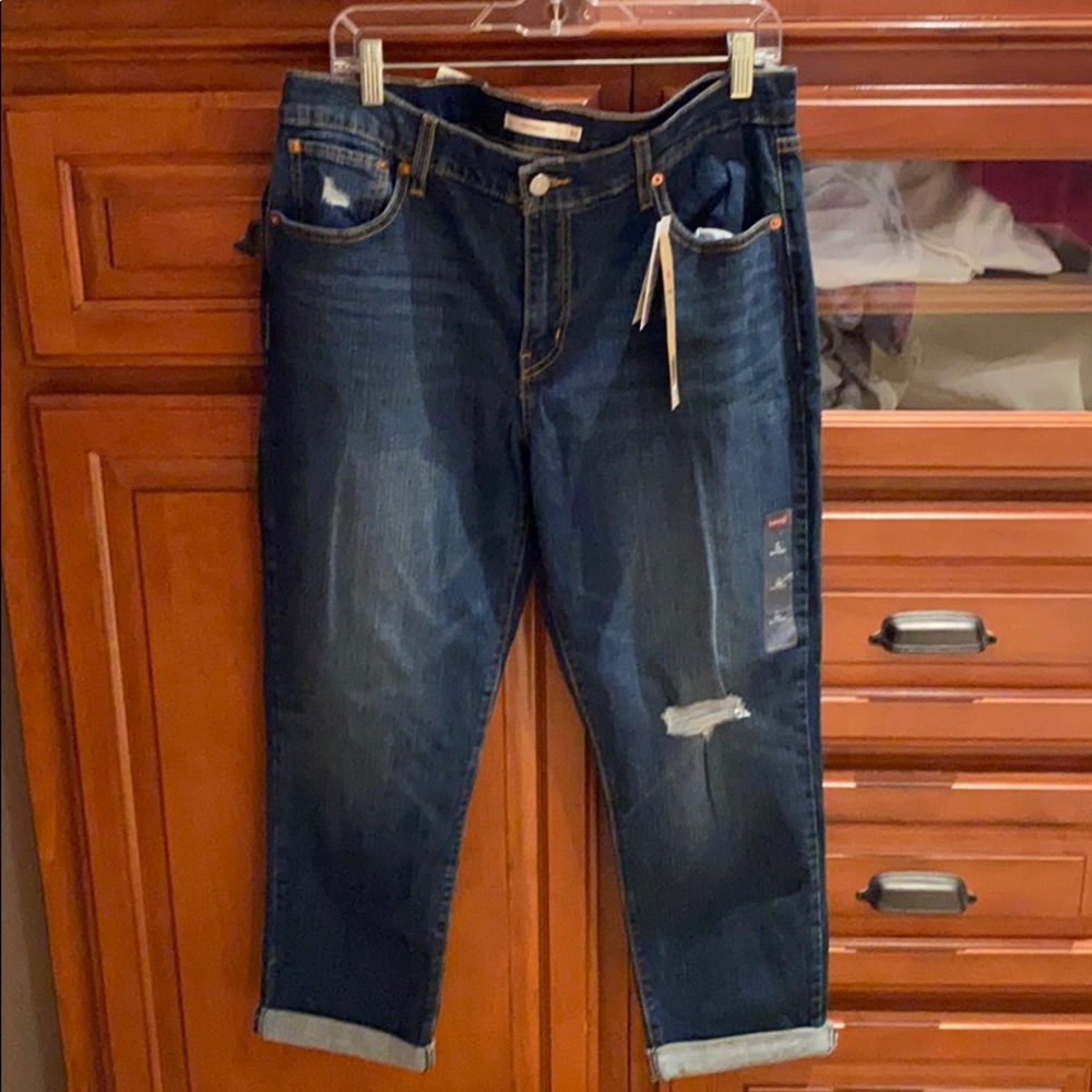 Levi’s boyfriend jean size 32 Brand new!